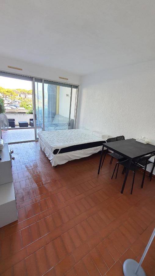 137 Port Camargue, Piscine, 4 Personnes Appartement *